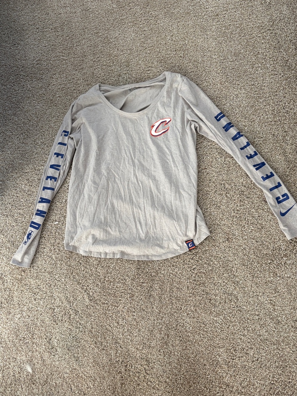 Nike Cleveland Cavaliers Light Gray Long Sleeve Top